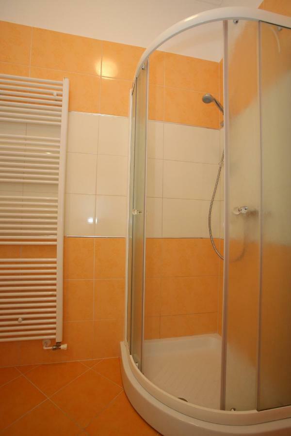 Apartment & Rooms Three Angels บัชกา ภายนอก รูปภาพ