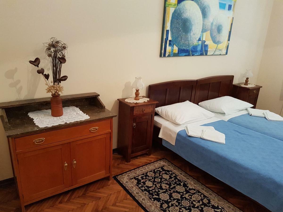 Apartment & Rooms Three Angels บัชกา ภายนอก รูปภาพ