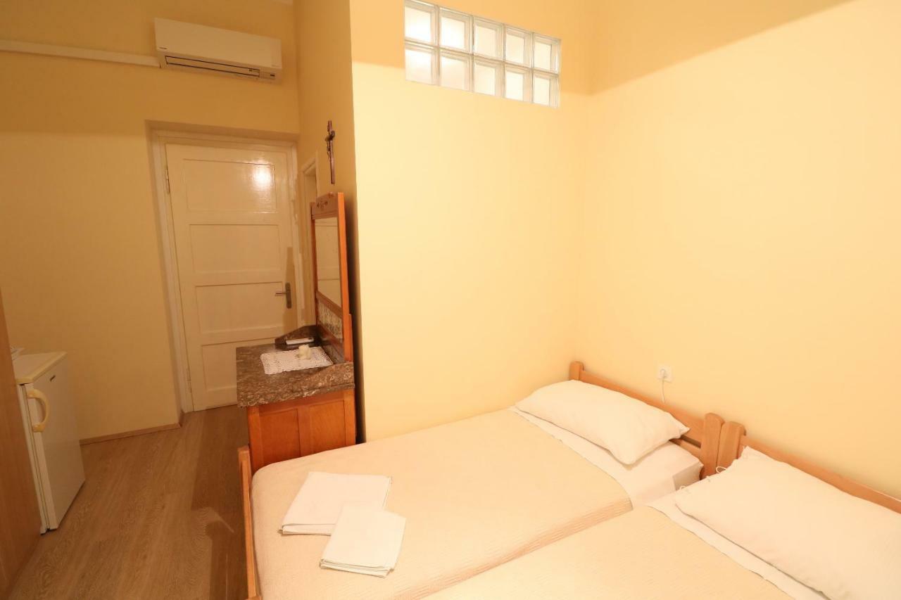 Apartment & Rooms Three Angels บัชกา ภายนอก รูปภาพ
