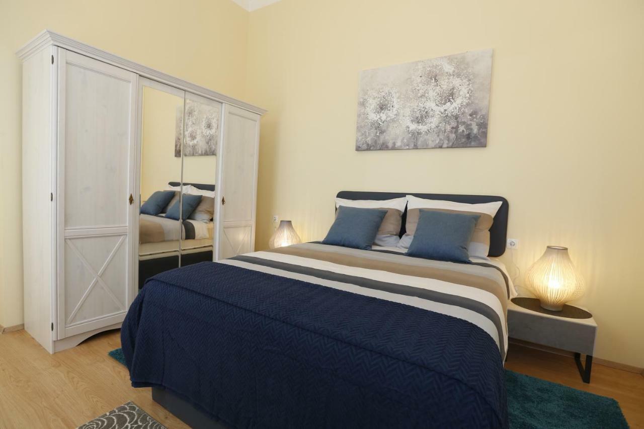 Apartment & Rooms Three Angels บัชกา ภายนอก รูปภาพ