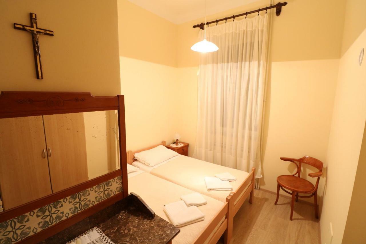 Apartment & Rooms Three Angels บัชกา ภายนอก รูปภาพ