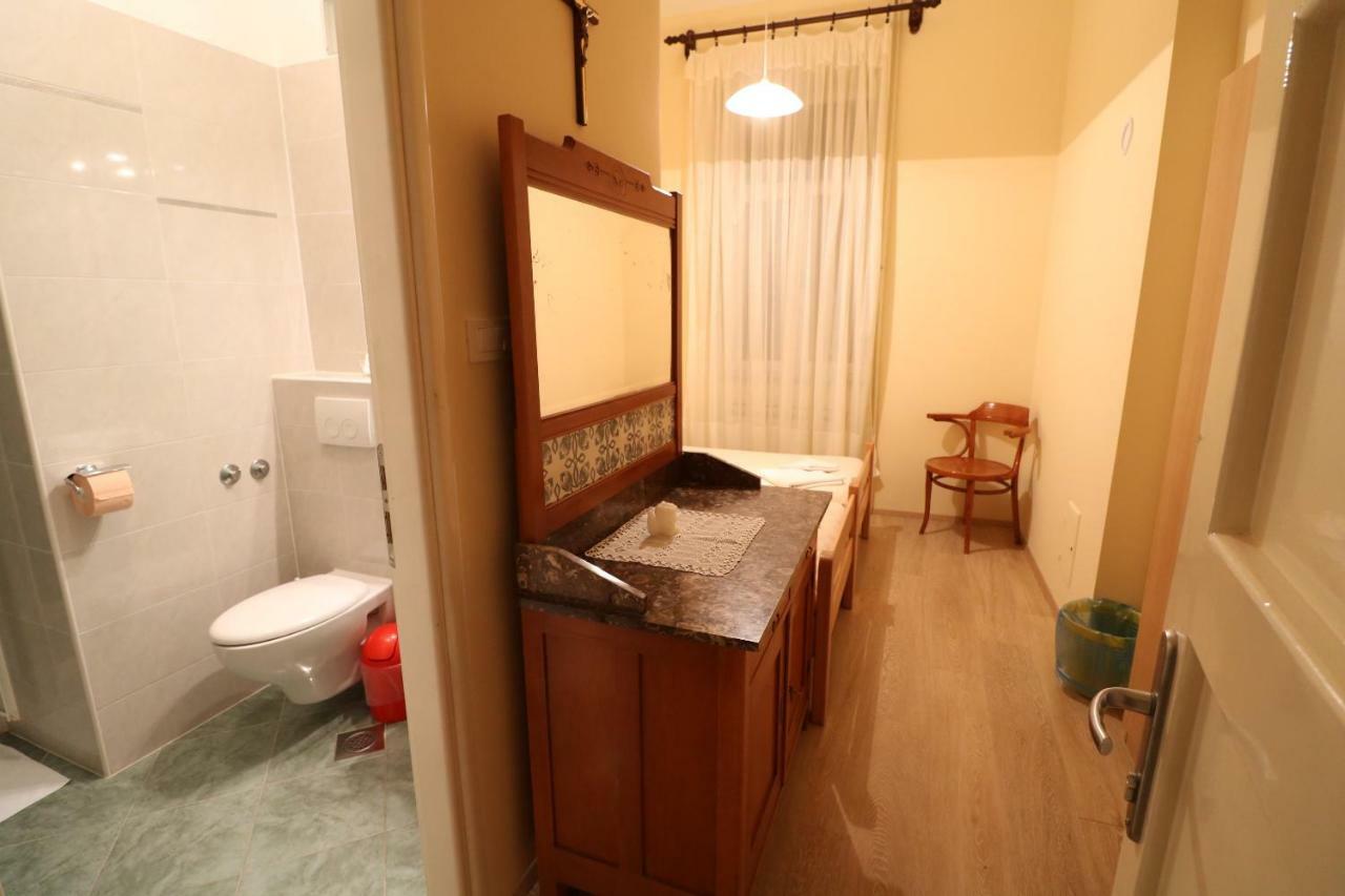 Apartment & Rooms Three Angels บัชกา ภายนอก รูปภาพ